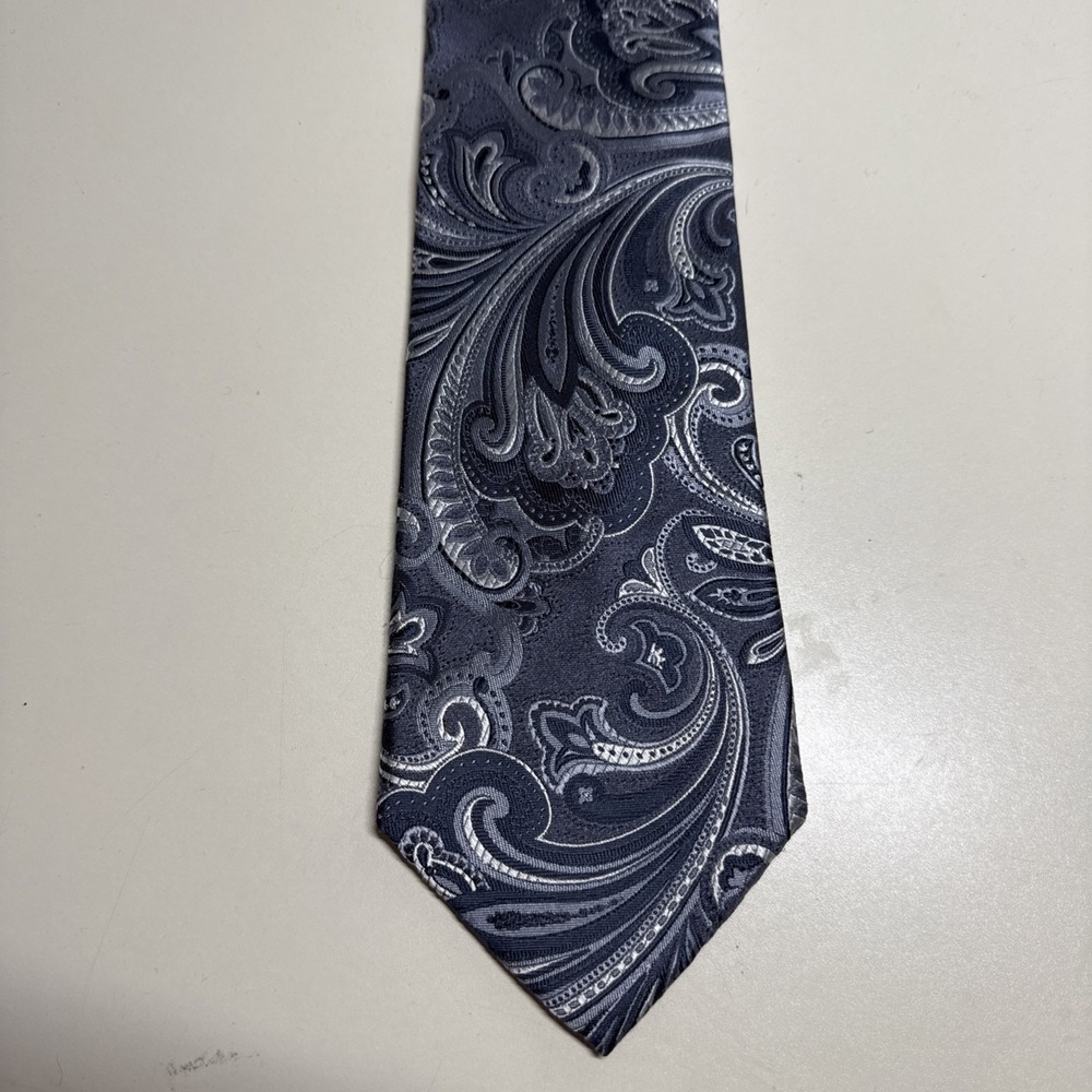Jones New York Mens Tie 100% Silk Gray Paisley jacquard 3,5"
